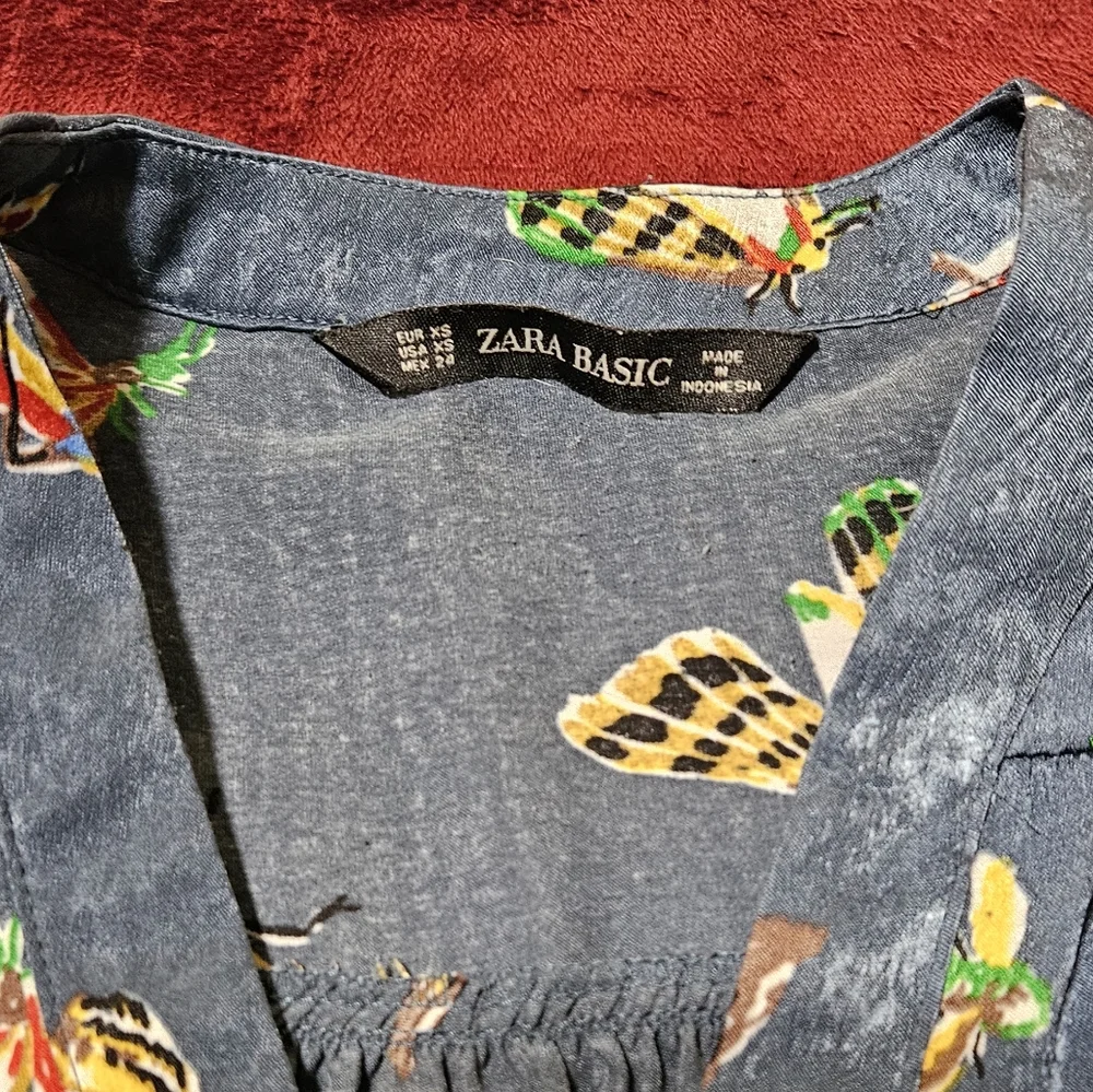 Zara Basic Insect Blouse - Picture 2 of 6